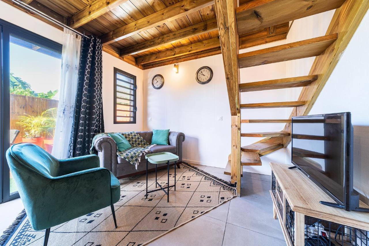Charmant Chalet Avec Jacuzzi, L'Ile O Vert Saint-Philippe Exterior photo