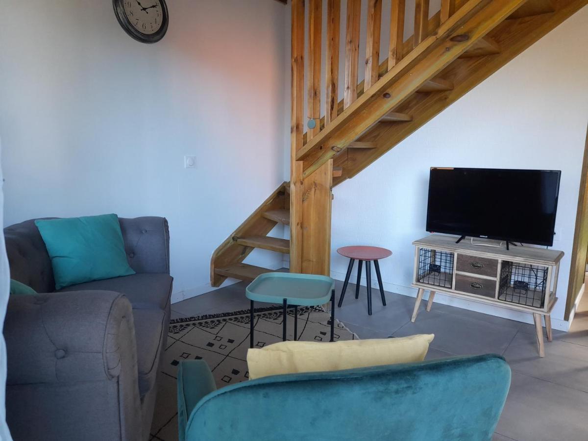 Charmant Chalet Avec Jacuzzi, L'Ile O Vert Saint-Philippe Exterior photo