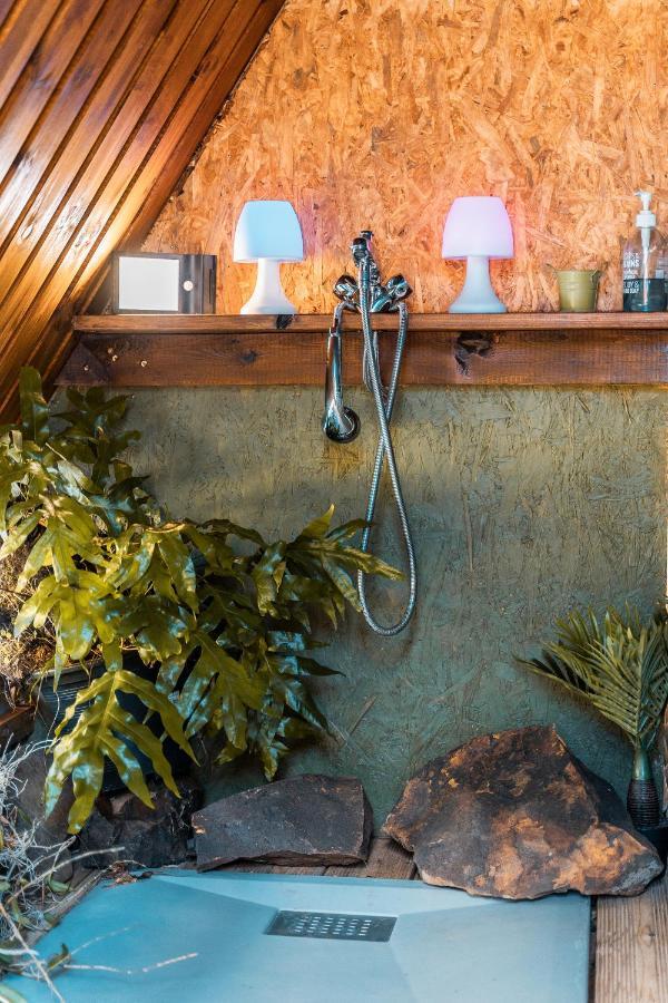 Charmant Chalet Avec Jacuzzi, L'Ile O Vert Saint-Philippe Exterior photo
