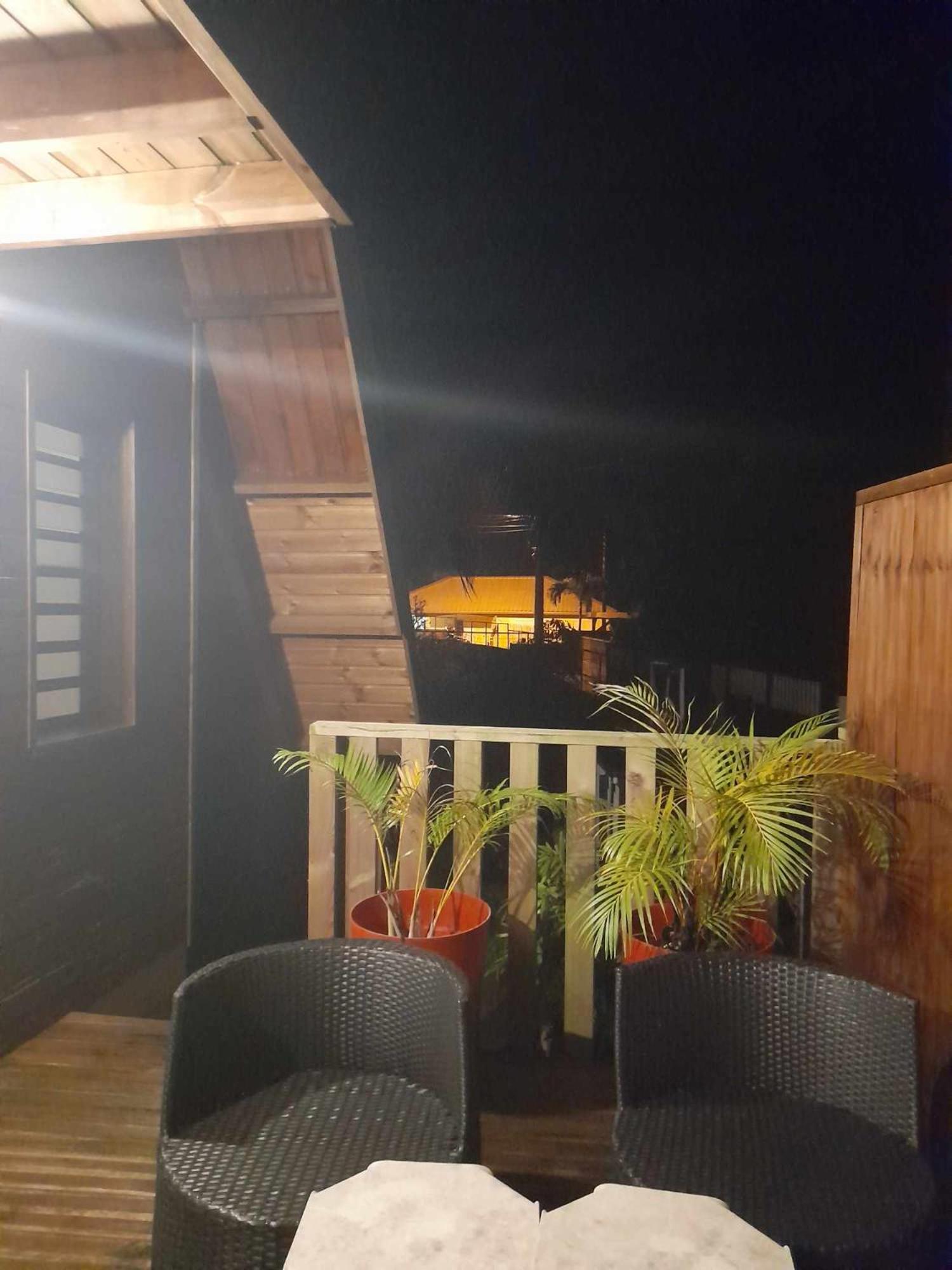 Charmant Chalet Avec Jacuzzi, L'Ile O Vert Saint-Philippe Exterior photo