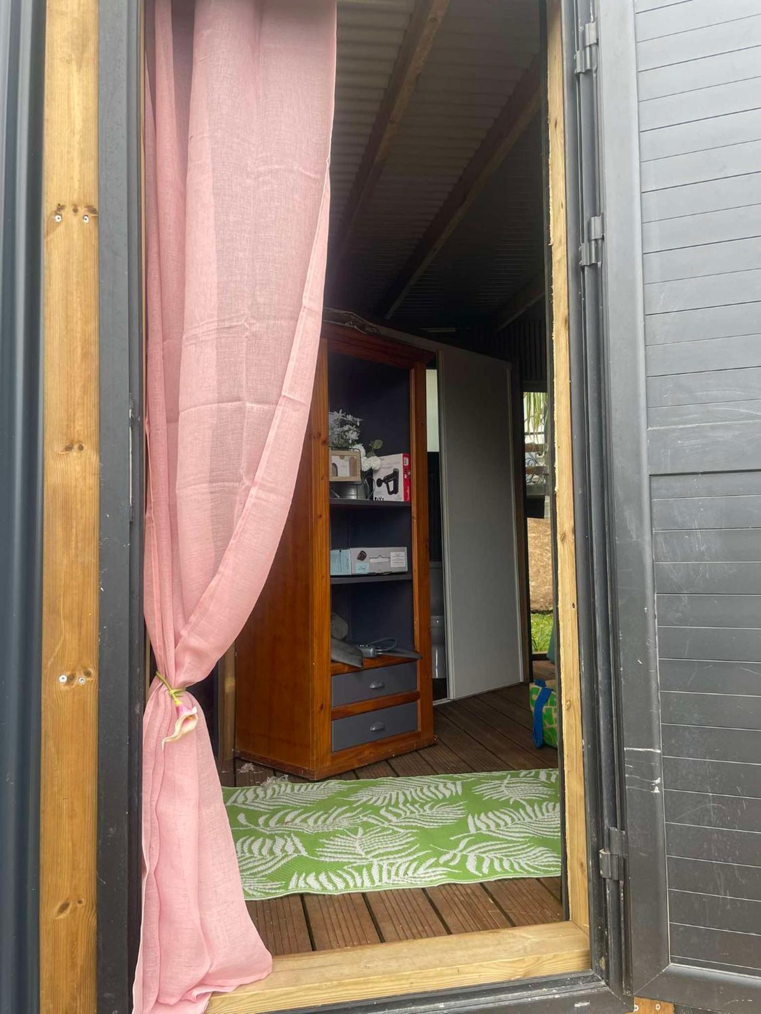 Charmant Chalet Avec Jacuzzi, L'Ile O Vert Saint-Philippe Exterior photo